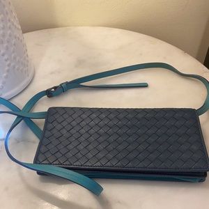 Bottega Veneta wallet on the chain